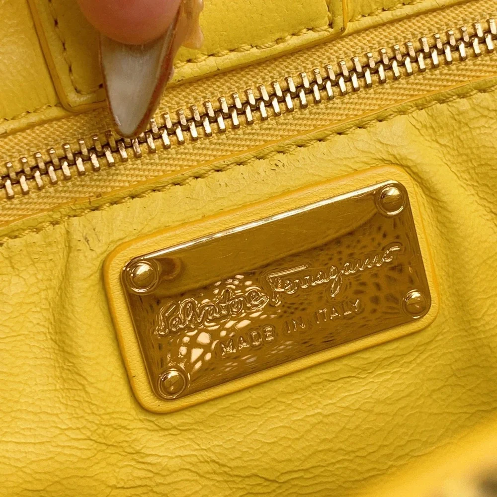 Salvatore Ferragamo two way bag 💯 percent authentic - Picture 12 of 16